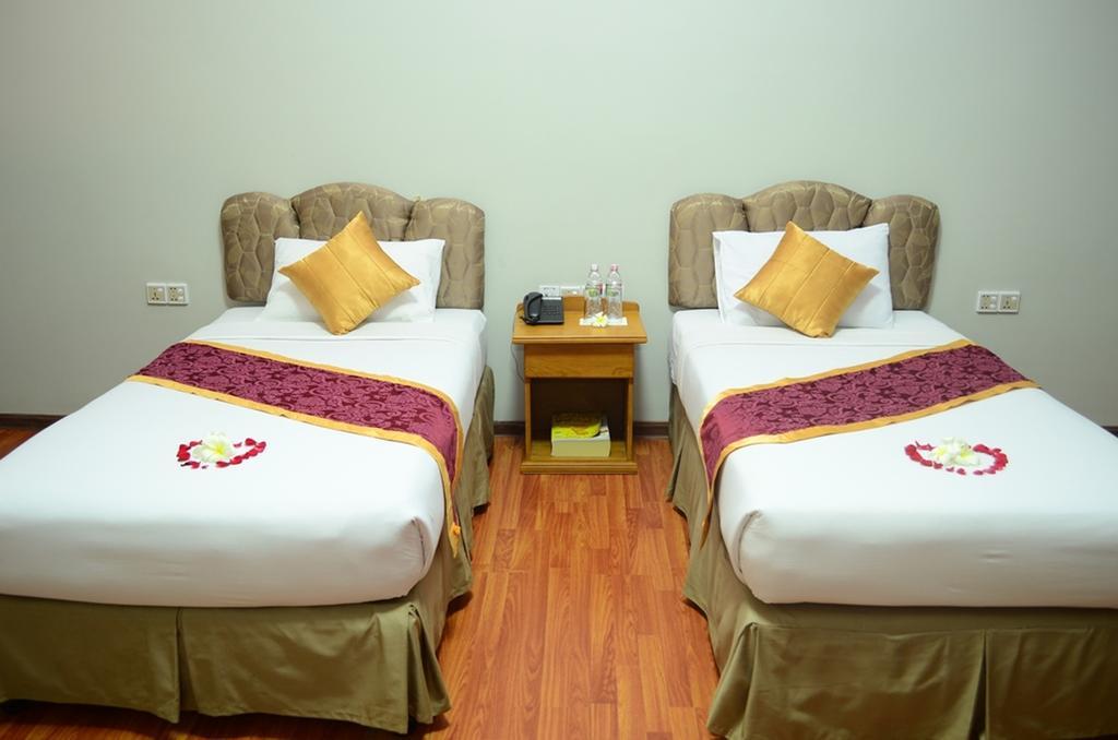 Myat Nan Yone Hotel Naypyidaw Buitenkant foto