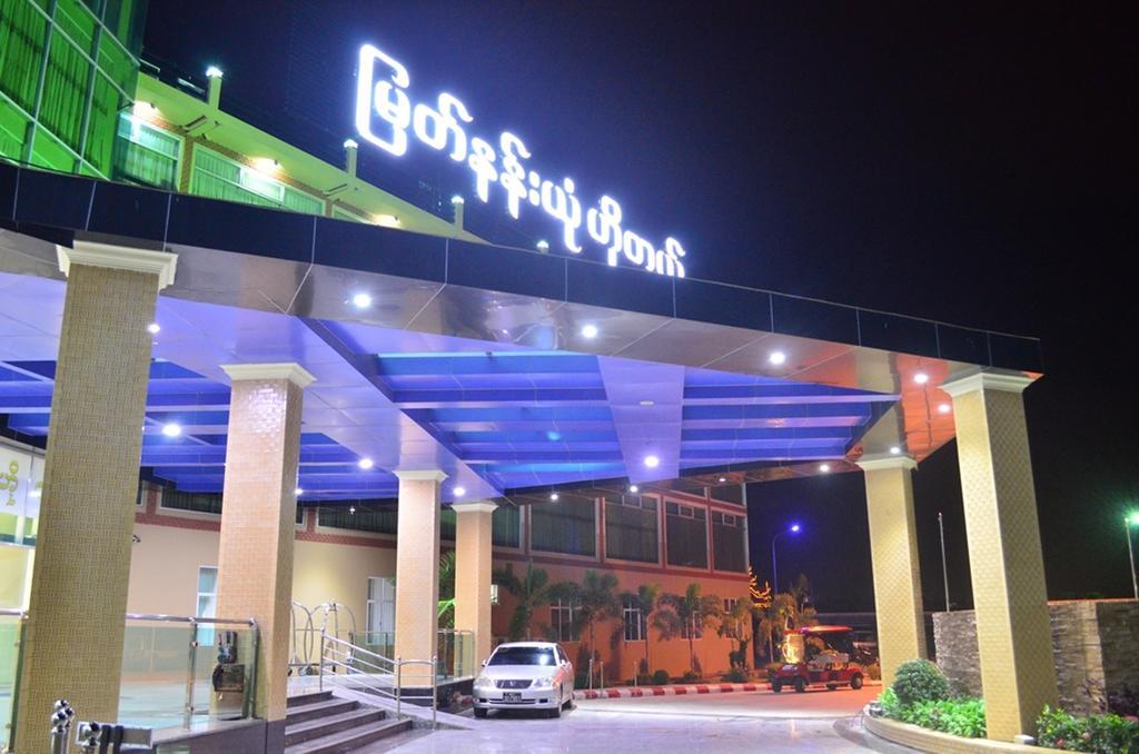Myat Nan Yone Hotel Naypyidaw Buitenkant foto