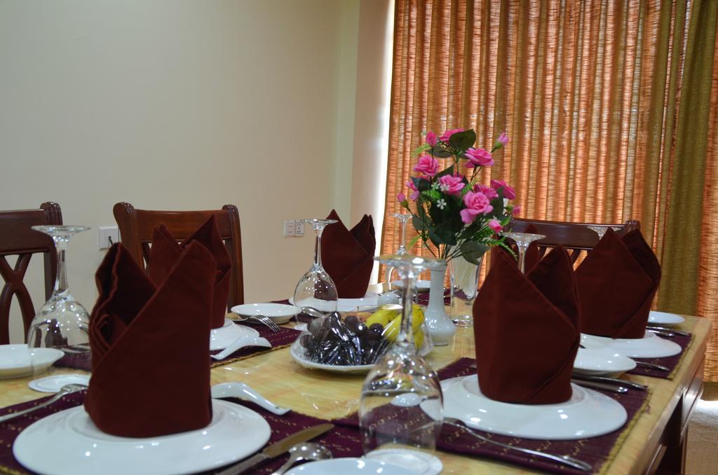 Myat Nan Yone Hotel Naypyidaw Buitenkant foto