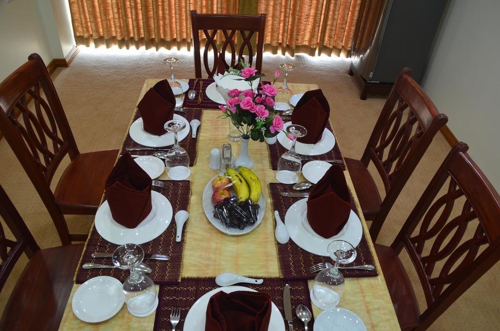 Myat Nan Yone Hotel Naypyidaw Buitenkant foto