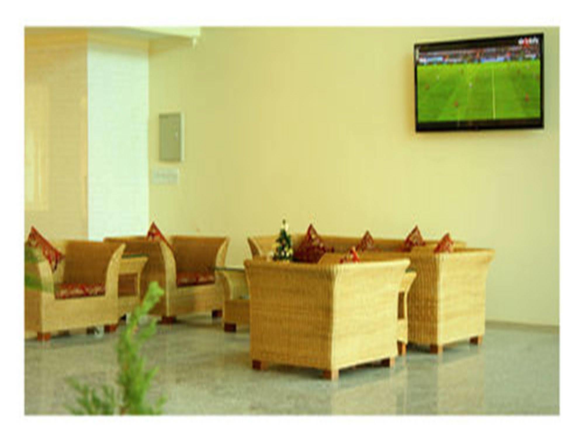 Myat Nan Yone Hotel Naypyidaw Buitenkant foto