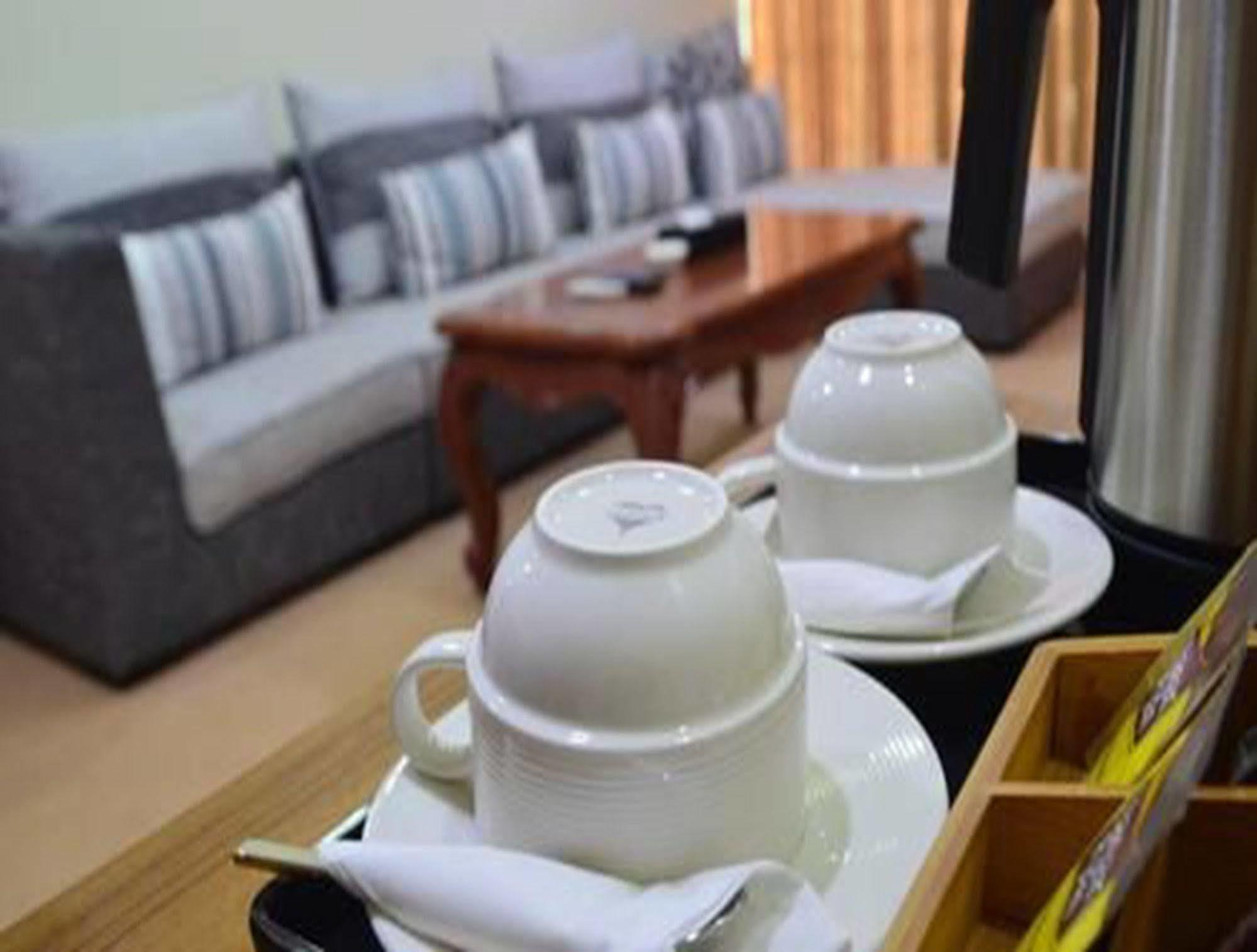 Myat Nan Yone Hotel Naypyidaw Buitenkant foto