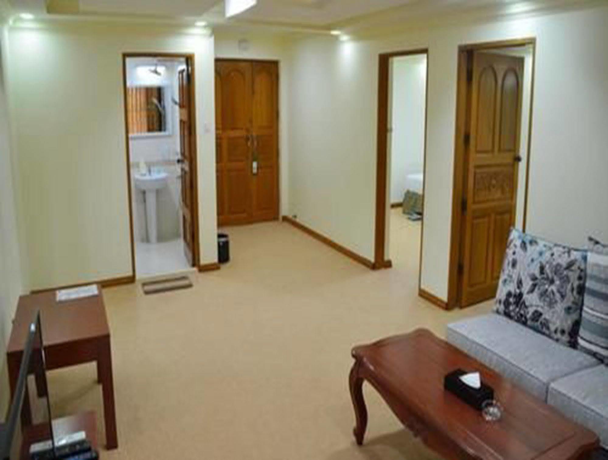 Myat Nan Yone Hotel Naypyidaw Buitenkant foto