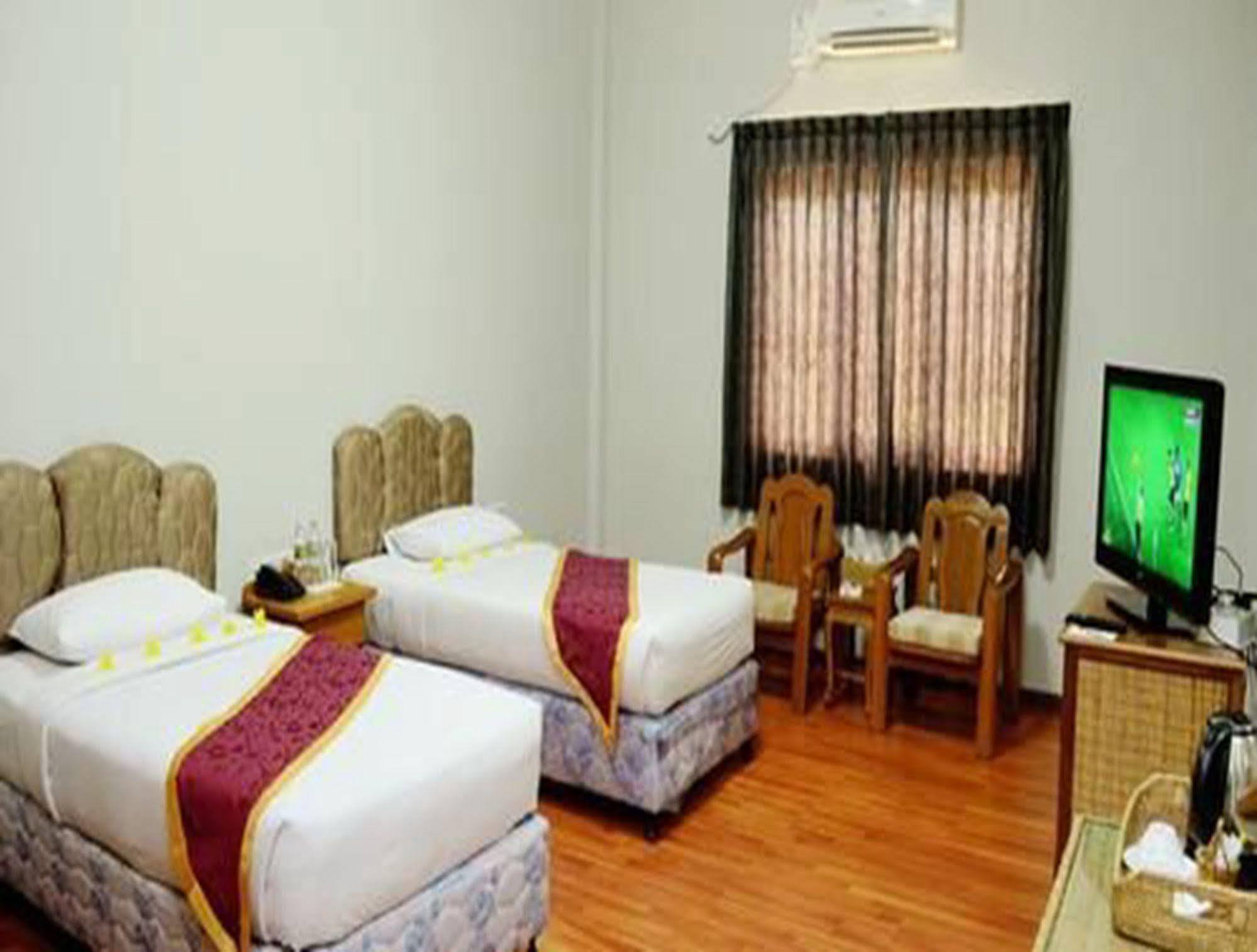 Myat Nan Yone Hotel Naypyidaw Buitenkant foto