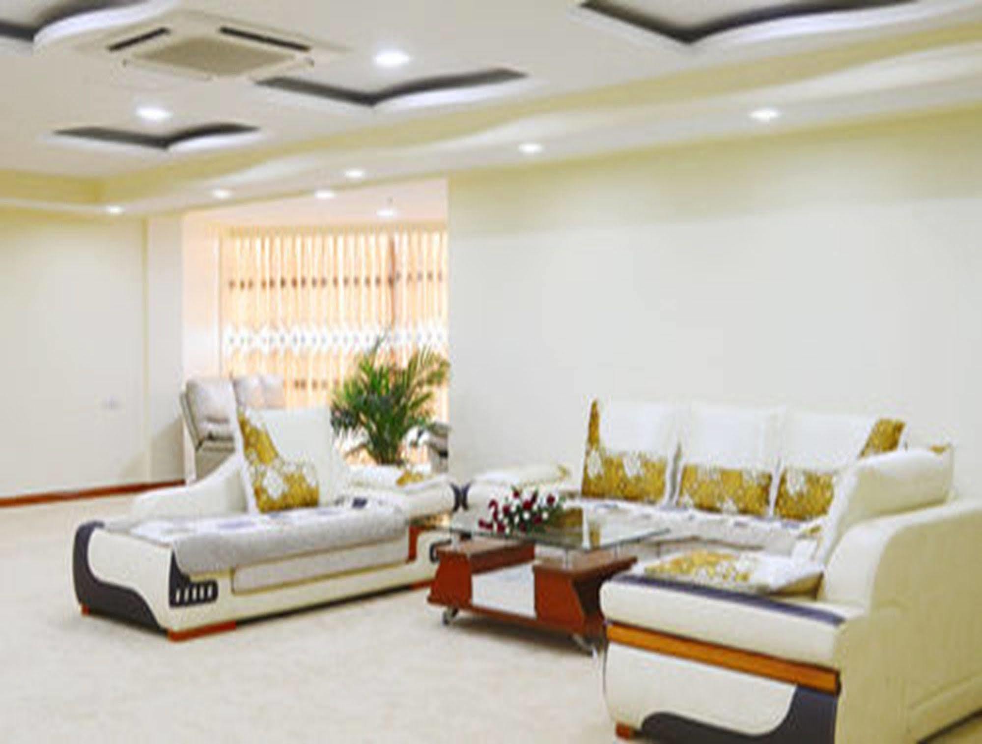 Myat Nan Yone Hotel Naypyidaw Buitenkant foto