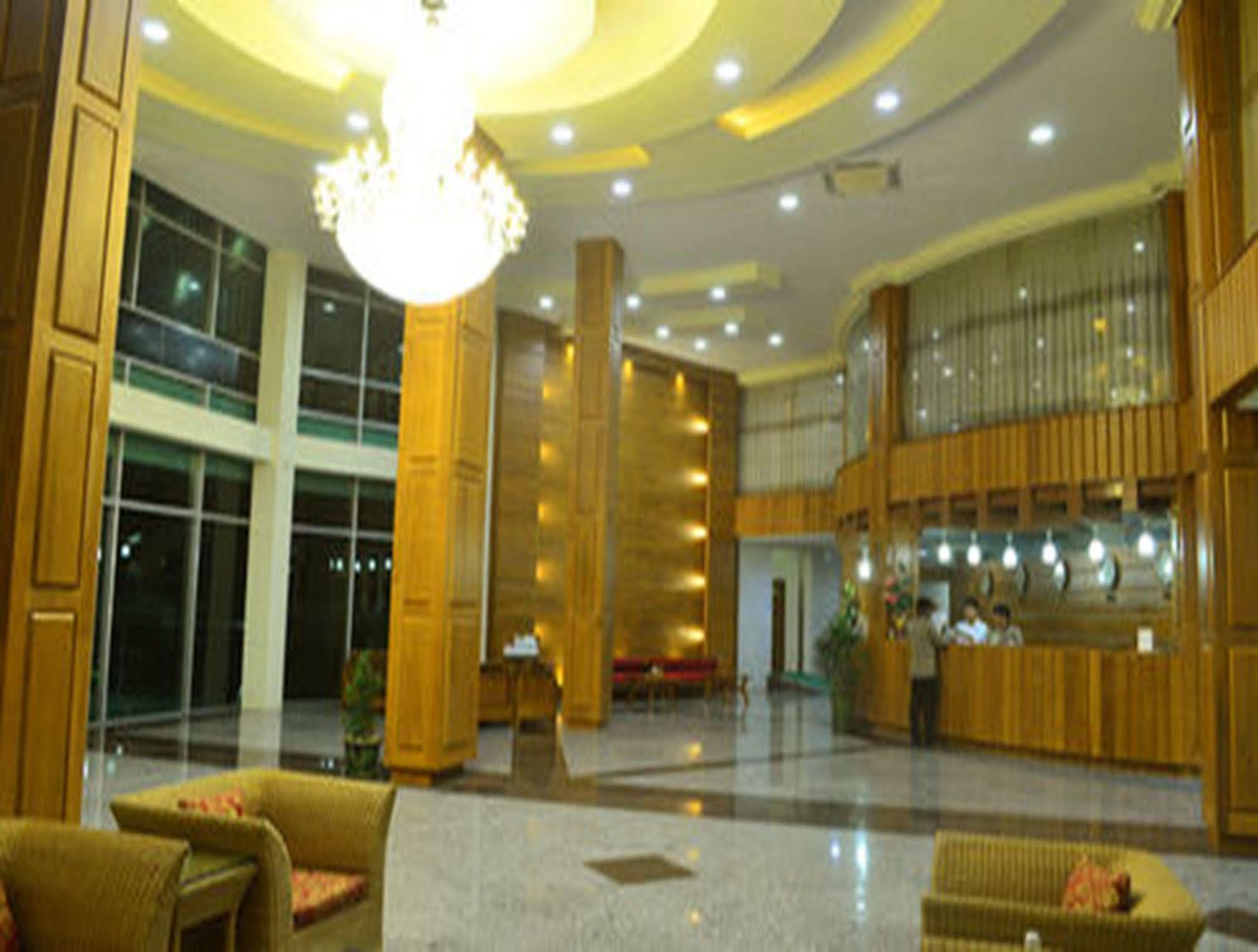 Myat Nan Yone Hotel Naypyidaw Buitenkant foto