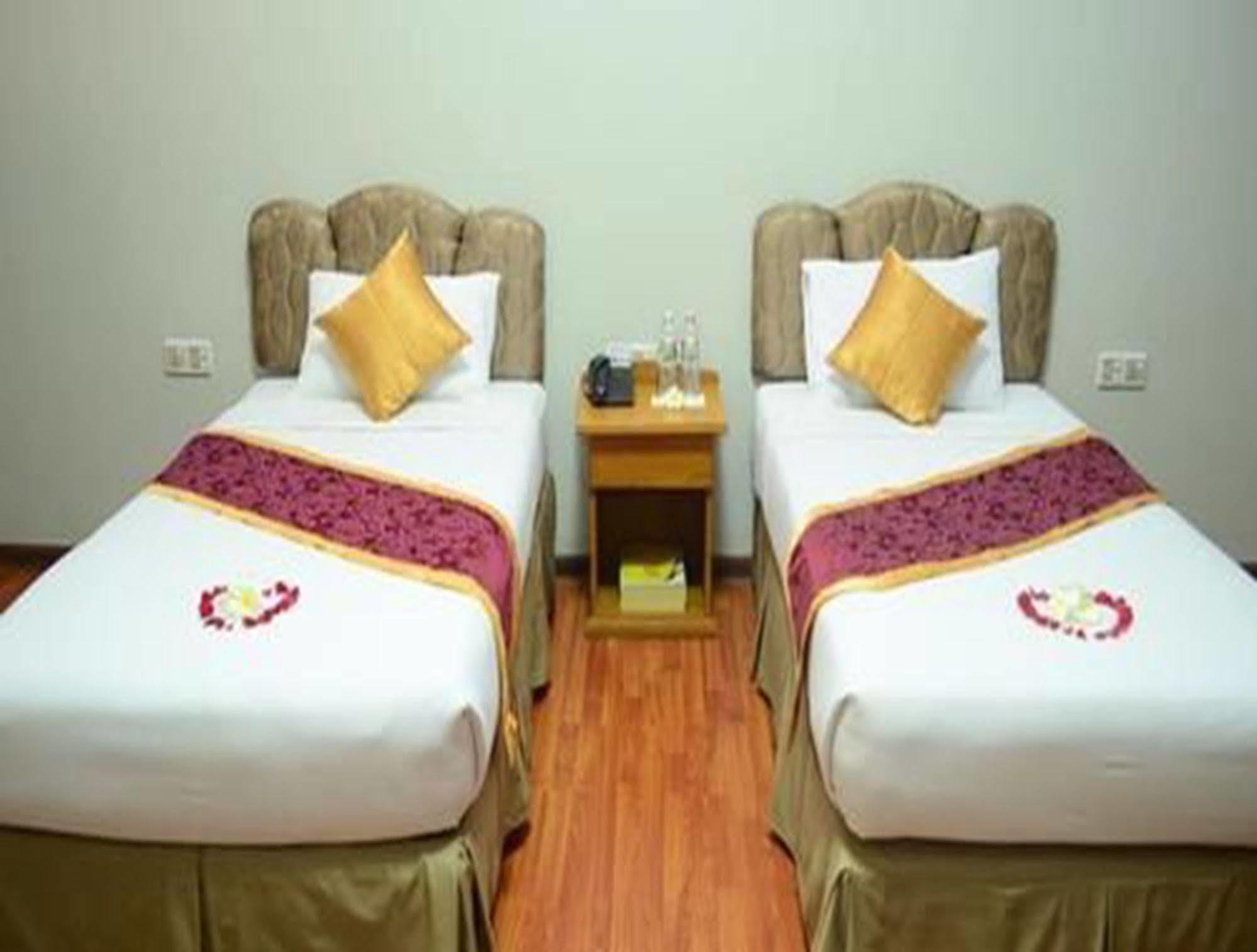 Myat Nan Yone Hotel Naypyidaw Buitenkant foto