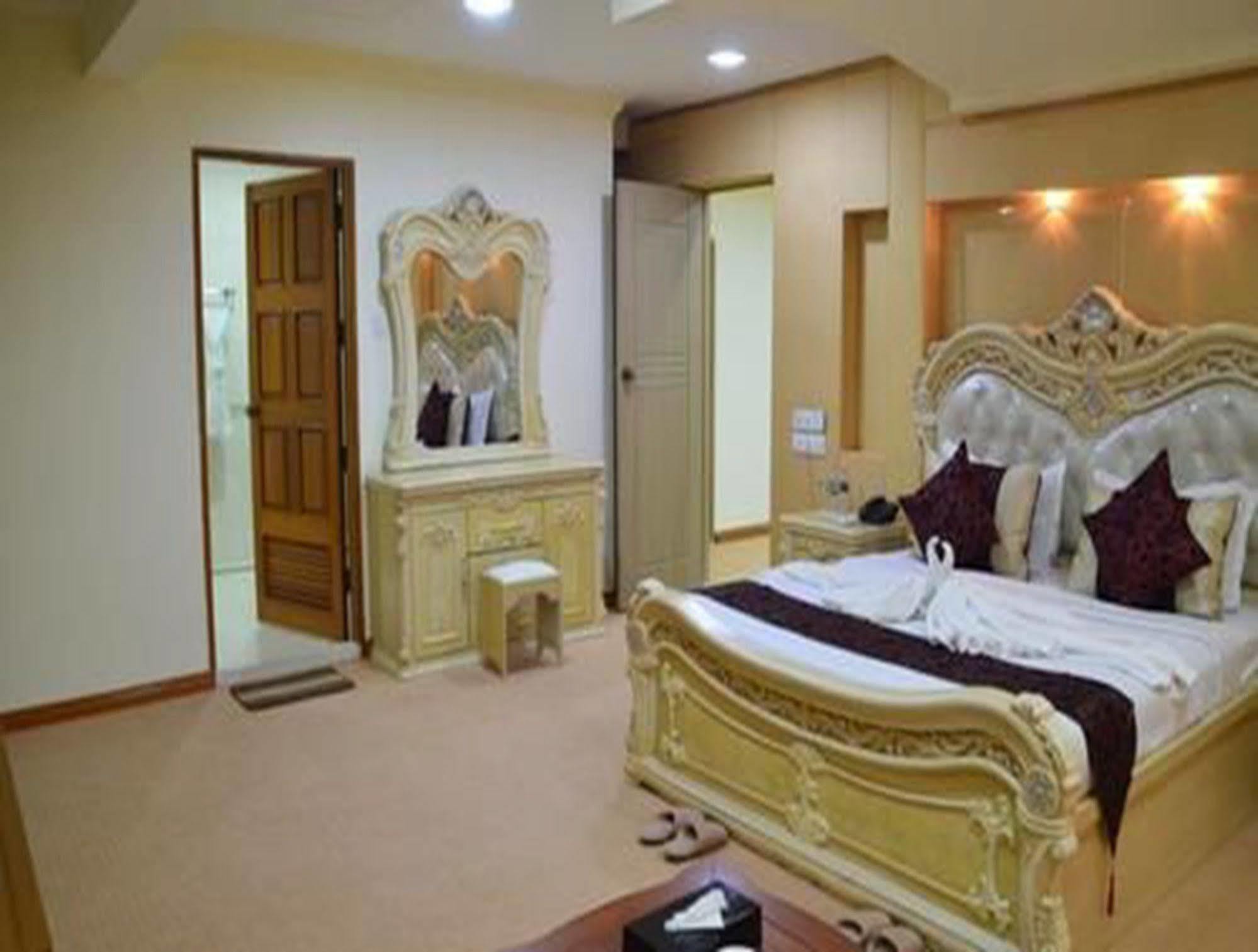 Myat Nan Yone Hotel Naypyidaw Buitenkant foto