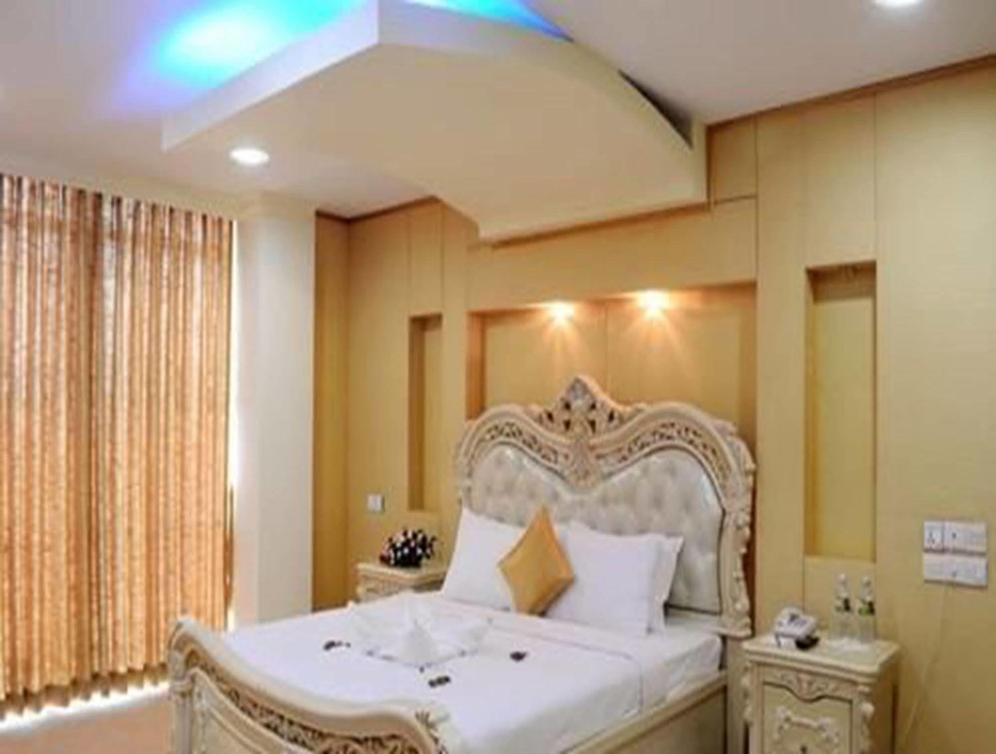 Myat Nan Yone Hotel Naypyidaw Buitenkant foto