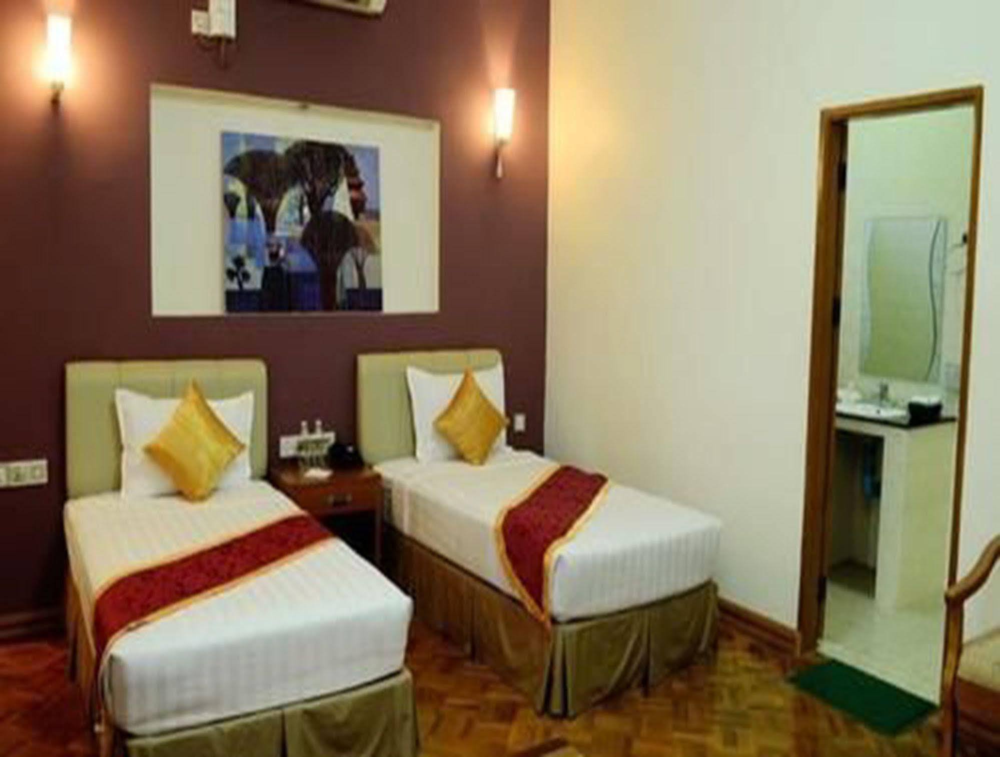 Myat Nan Yone Hotel Naypyidaw Buitenkant foto